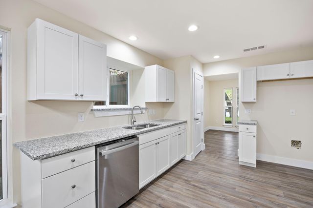 507 Deercreek LN, Leander, TX 78641