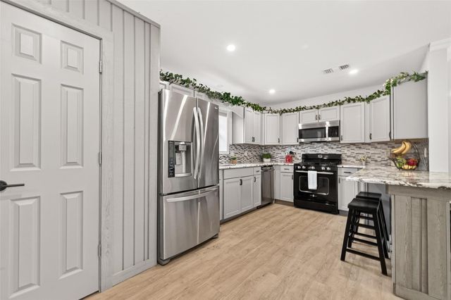 2012 White Oak Drive, Conroe, TX 77304
