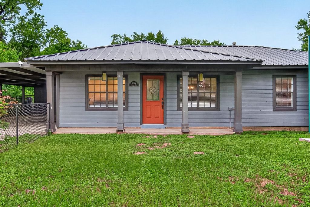 2012 White Oak Drive, Conroe, TX 77304