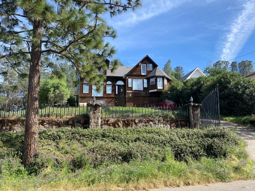 17396 Meadow View Dr, Hidden Valley Lake, CA 95467