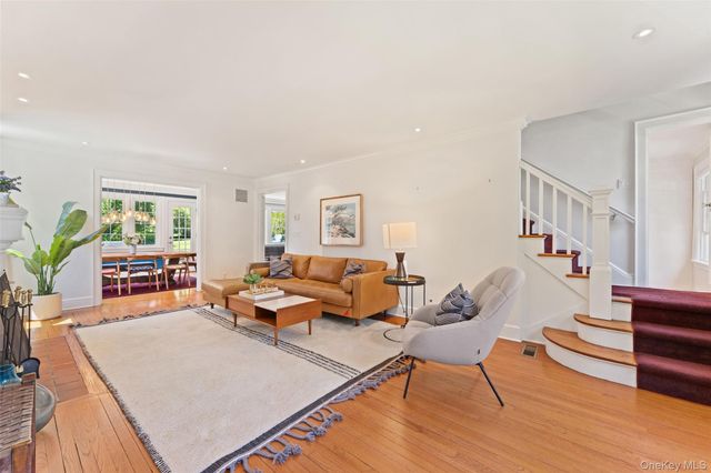 10 Cambridge Court, Larchmont, NY 10538