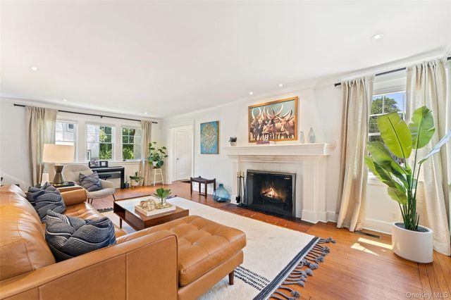10 Cambridge Court, Larchmont, NY 10538
