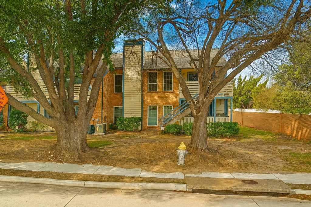 1609 Marsh Lane 111, Carrollton, TX 75006