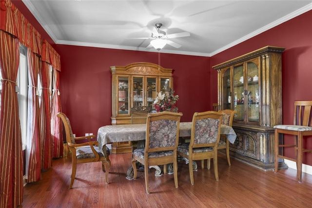 423 Royal Crescent E Lane, Canton, GA 30115