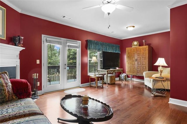 423 Royal Crescent E Lane, Canton, GA 30115