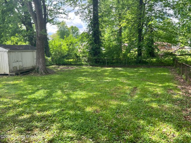 6200 Trena Trl, Louisville, KY 40258