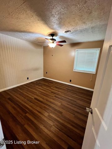 6200 Trena Trl, Louisville, KY 40258