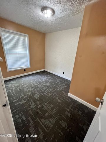 6200 Trena Trl, Louisville, KY 40258