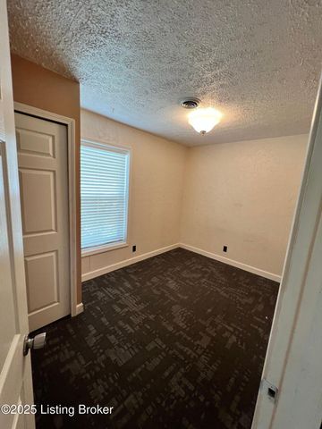 6200 Trena Trl, Louisville, KY 40258