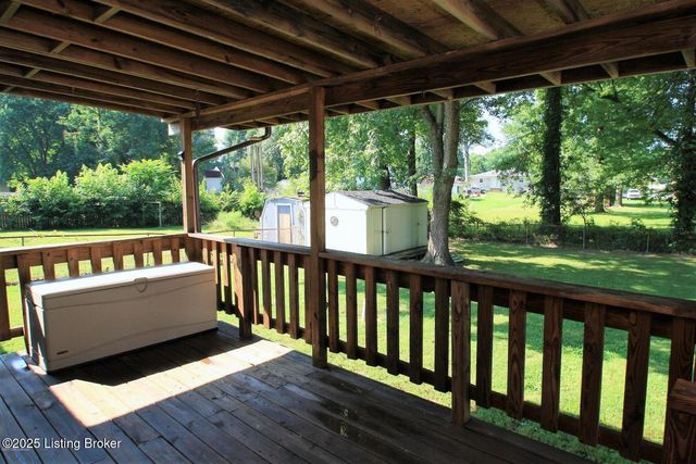 6200 Trena Trl, Louisville, KY 40258