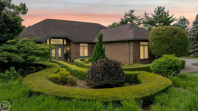 6718 Pond Drive, Washington Twp, MI 48094