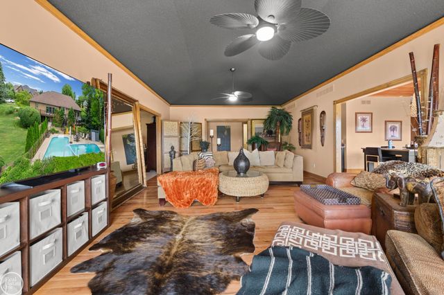6718 Pond Drive, Washington Twp, MI 48094