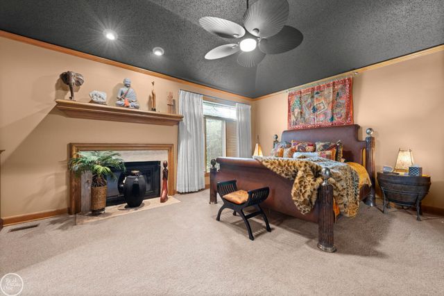 6718 Pond Drive, Washington Twp, MI 48094