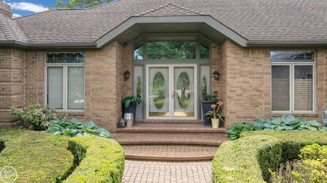6718 Pond Drive, Washington Twp, MI 48094