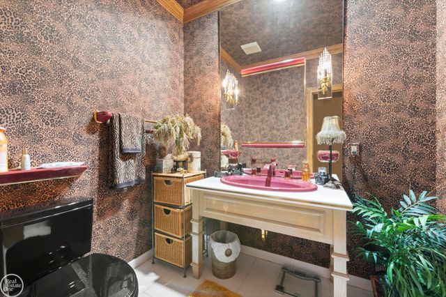 6718 Pond Drive, Washington Twp, MI 48094