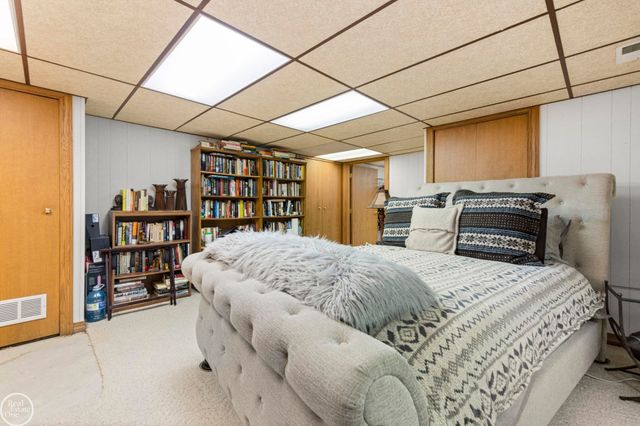 6718 Pond Drive, Washington Twp, MI 48094