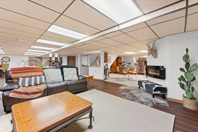 6718 Pond Drive, Washington Twp, MI 48094
