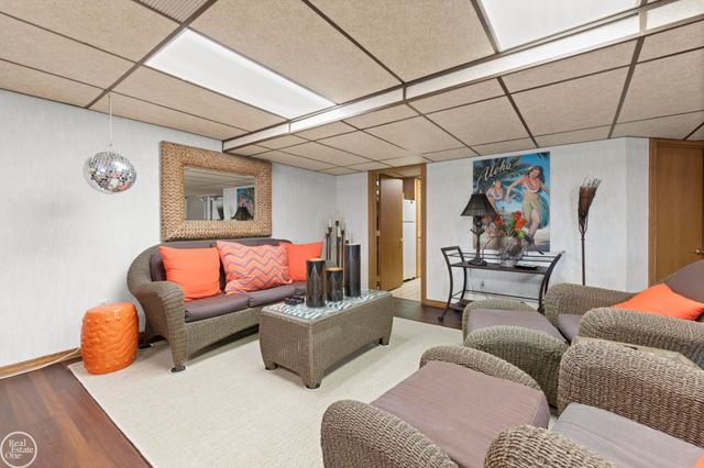 6718 Pond Drive, Washington Twp, MI 48094