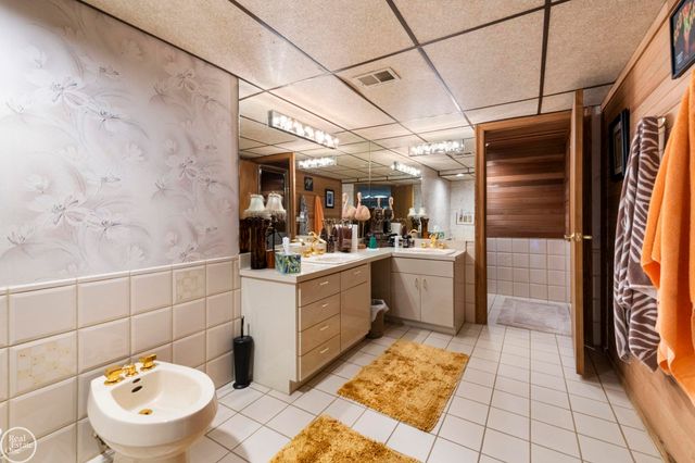 6718 Pond Drive, Washington Twp, MI 48094