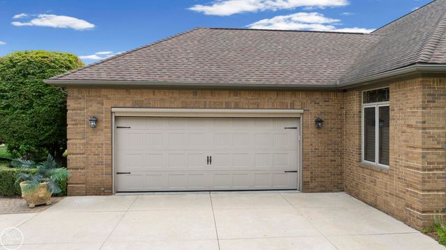 6718 Pond Drive, Washington Twp, MI 48094