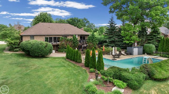 6718 Pond Drive, Washington Twp, MI 48094