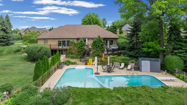 6718 Pond Drive, Washington Twp, MI 48094