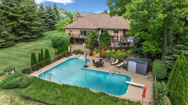 6718 Pond Drive, Washington Twp, MI 48094