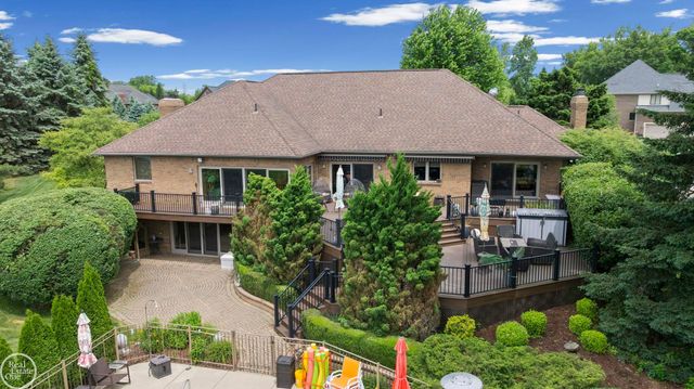 6718 Pond Drive, Washington Twp, MI 48094