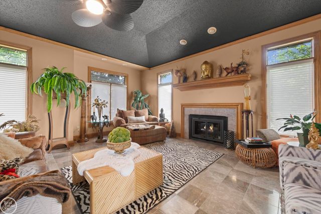 6718 Pond Drive, Washington Twp, MI 48094