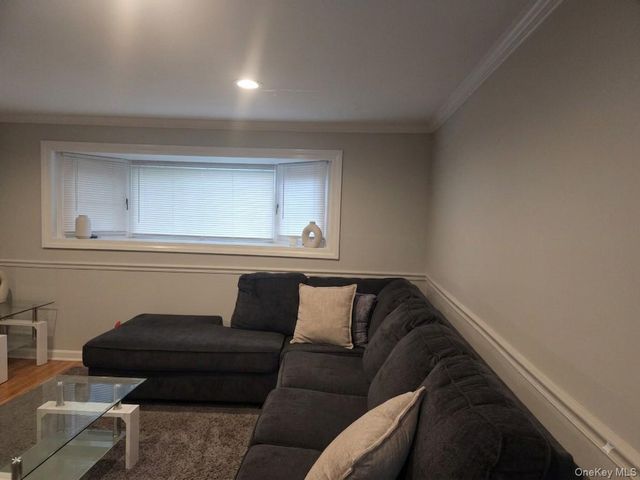 22 Lindron Avenue, Smithtown, NY 11787