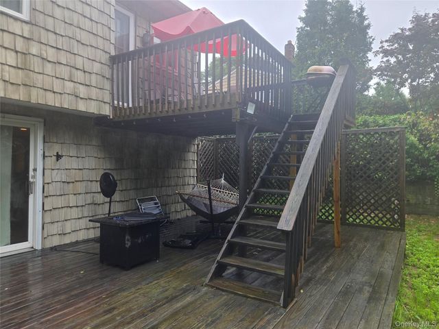 22 Lindron Avenue, Smithtown, NY 11787