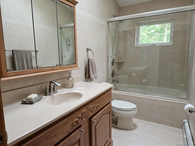 22 Lindron Avenue, Smithtown, NY 11787