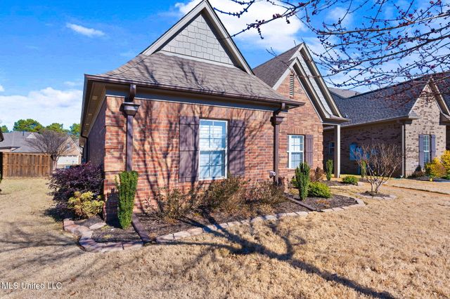 5906 W Foxdale Loop, Southaven, MS 38672