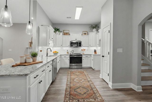 5906 W Foxdale Loop, Southaven, MS 38672