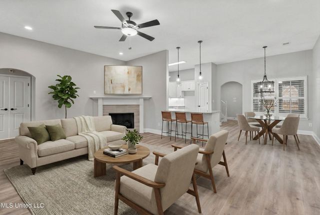 5906 W Foxdale Loop, Southaven, MS 38672