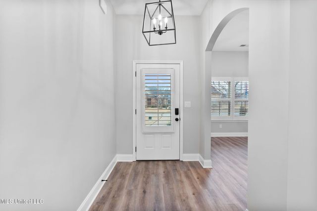 5906 W Foxdale Loop, Southaven, MS 38672