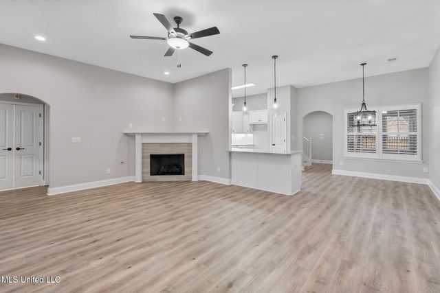 5906 W Foxdale Loop, Southaven, MS 38672