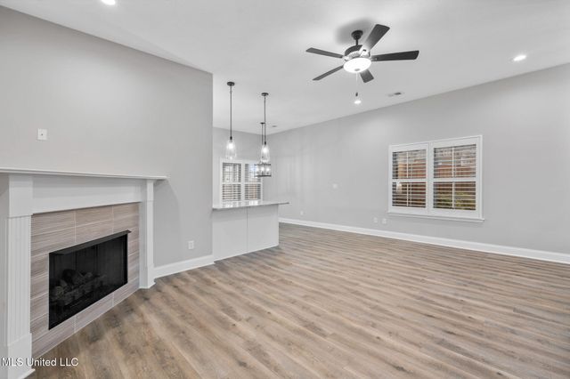 5906 W Foxdale Loop, Southaven, MS 38672