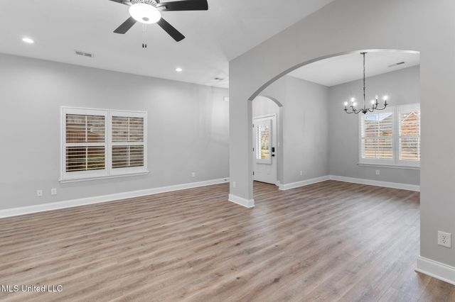 5906 W Foxdale Loop, Southaven, MS 38672