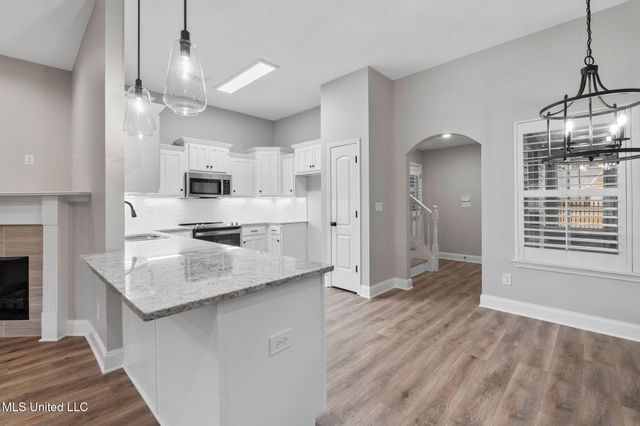 5906 W Foxdale Loop, Southaven, MS 38672