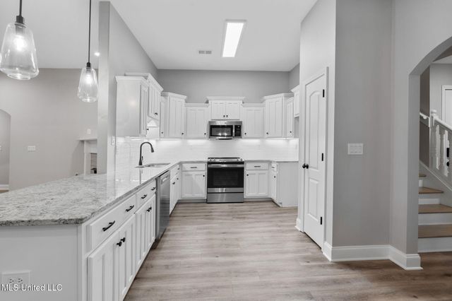 5906 W Foxdale Loop, Southaven, MS 38672