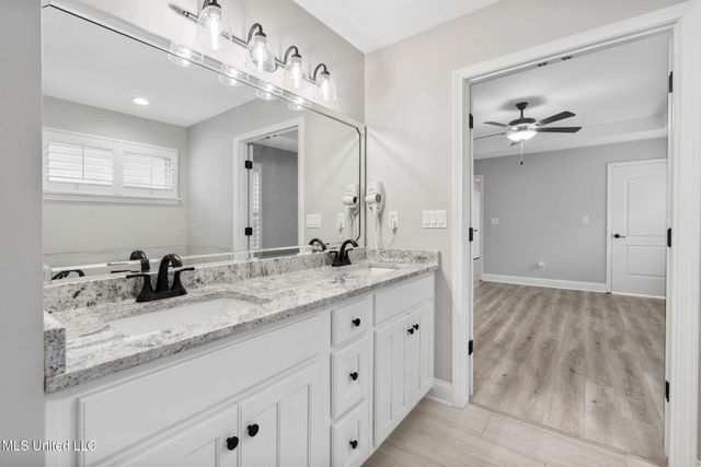 5906 W Foxdale Loop, Southaven, MS 38672