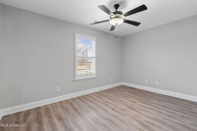 5906 W Foxdale Loop, Southaven, MS 38672