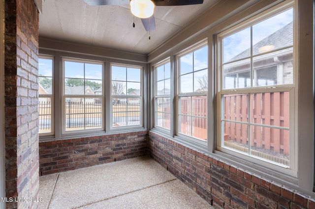 5906 W Foxdale Loop, Southaven, MS 38672