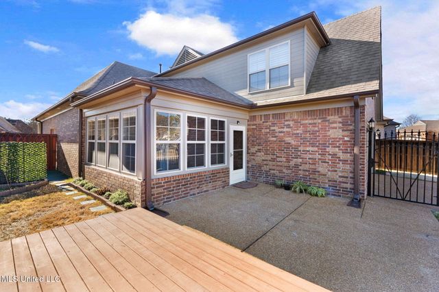 5906 W Foxdale Loop, Southaven, MS 38672