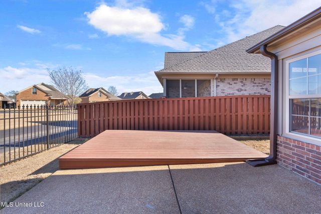 5906 W Foxdale Loop, Southaven, MS 38672