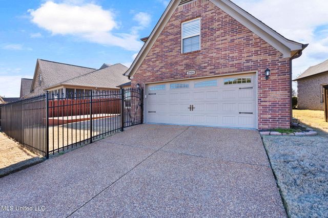 5906 W Foxdale Loop, Southaven, MS 38672