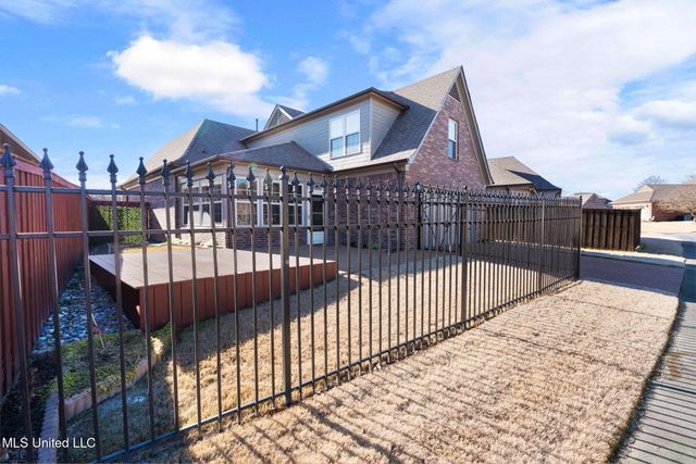 5906 W Foxdale Loop, Southaven, MS 38672