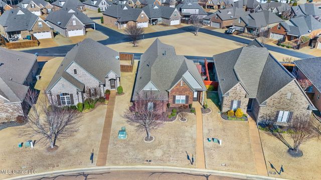 5906 W Foxdale Loop, Southaven, MS 38672