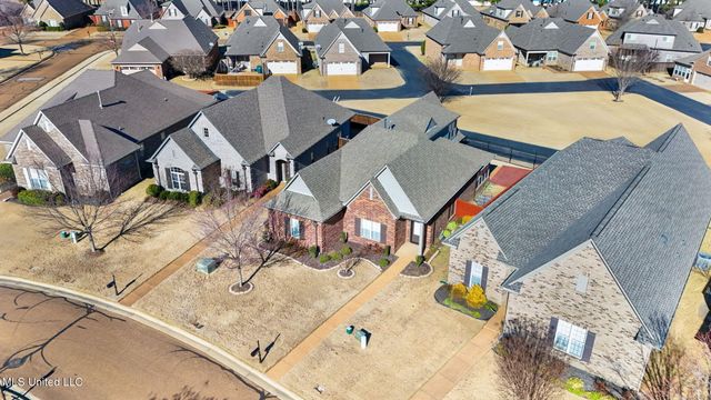 5906 W Foxdale Loop, Southaven, MS 38672